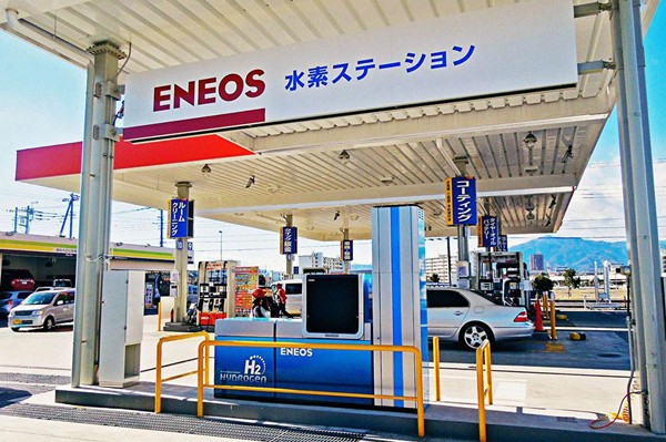 加氫站建設(shè)再提速!我國氫燃料電池業(yè)駛?cè)搿翱燔嚨馈保? alt=