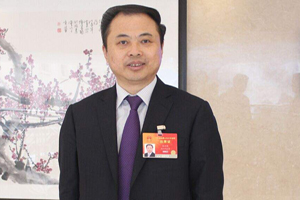 全國人大代表、天能集團(tuán)張?zhí)烊危航ㄗh優(yōu)化鉛蓄電池產(chǎn)業(yè)財(cái)稅政策