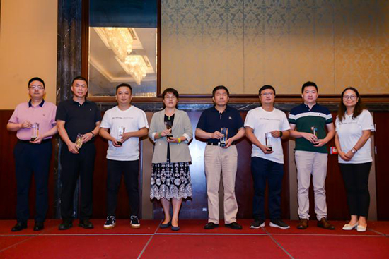 比克電池出席哈啰出行年中供應商大會,獲生態(tài)伙伴獎 比克電池出席哈啰出行年中供應商大會,獲生態(tài)伙伴獎