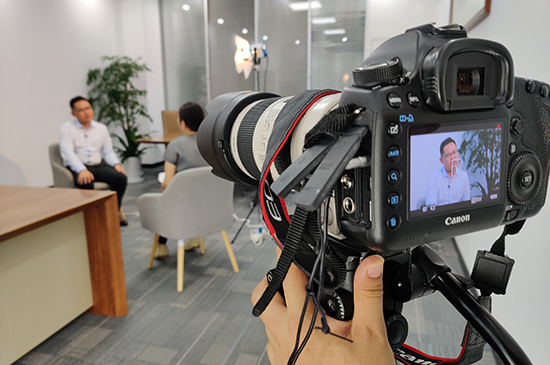 《洞見》節目記者采訪蜂巢能源科技有限公司合伙人、總裁楊紅新