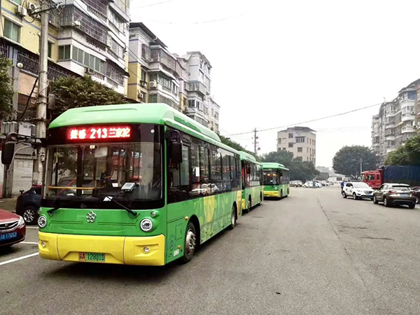 銀隆新能源微公交倍受喜愛(ài) 重慶表示：再來(lái)一批