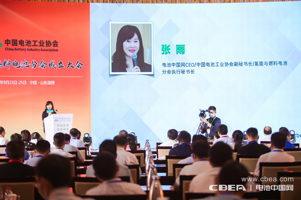 中國(guó)電池工業(yè)協(xié)會(huì)氫能與燃料電池分會(huì)執(zhí)行秘書(shū)長(zhǎng)張雨主持成立大會(huì) 中國(guó)電池工業(yè)協(xié)會(huì)氫能與燃料電池分會(huì)執(zhí)行秘書(shū)長(zhǎng)張雨主持成立大會(huì)