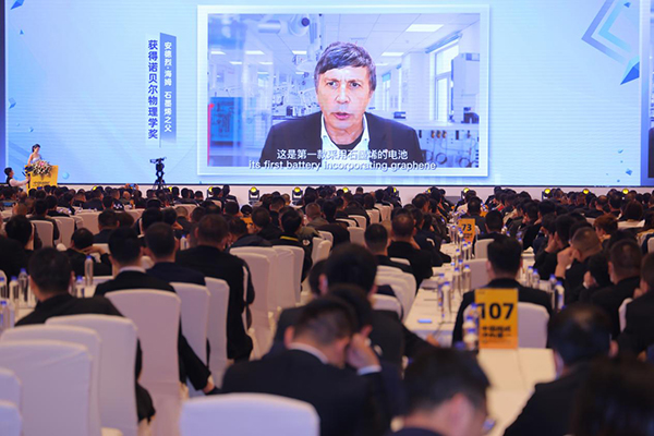 簽約諾貝爾獎得主,超威集團發(fā)布三大單品電池