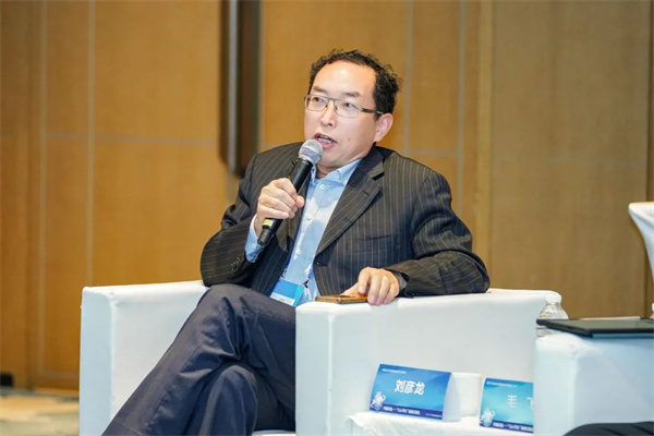 “Li+學(xué)社”高端對(duì)話：警惕全球化機(jī)遇下，鋰電企業(yè)的出海挑戰(zhàn)和技術(shù)迭代風(fēng)險(xiǎn)