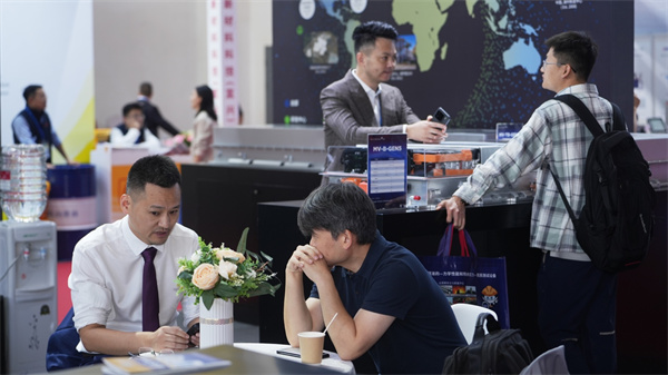 亮劍BICES 2025——微宏快充助力工程機械裝備綠色升級