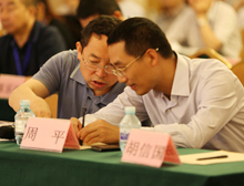 嘉賓在發布會現場交談