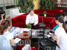 儲能國際峰會期間 王永干接受記者采訪