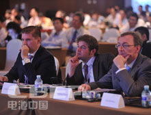 儲(chǔ)能國(guó)際峰會(huì) 嘉賓認(rèn)真聆聽演講
